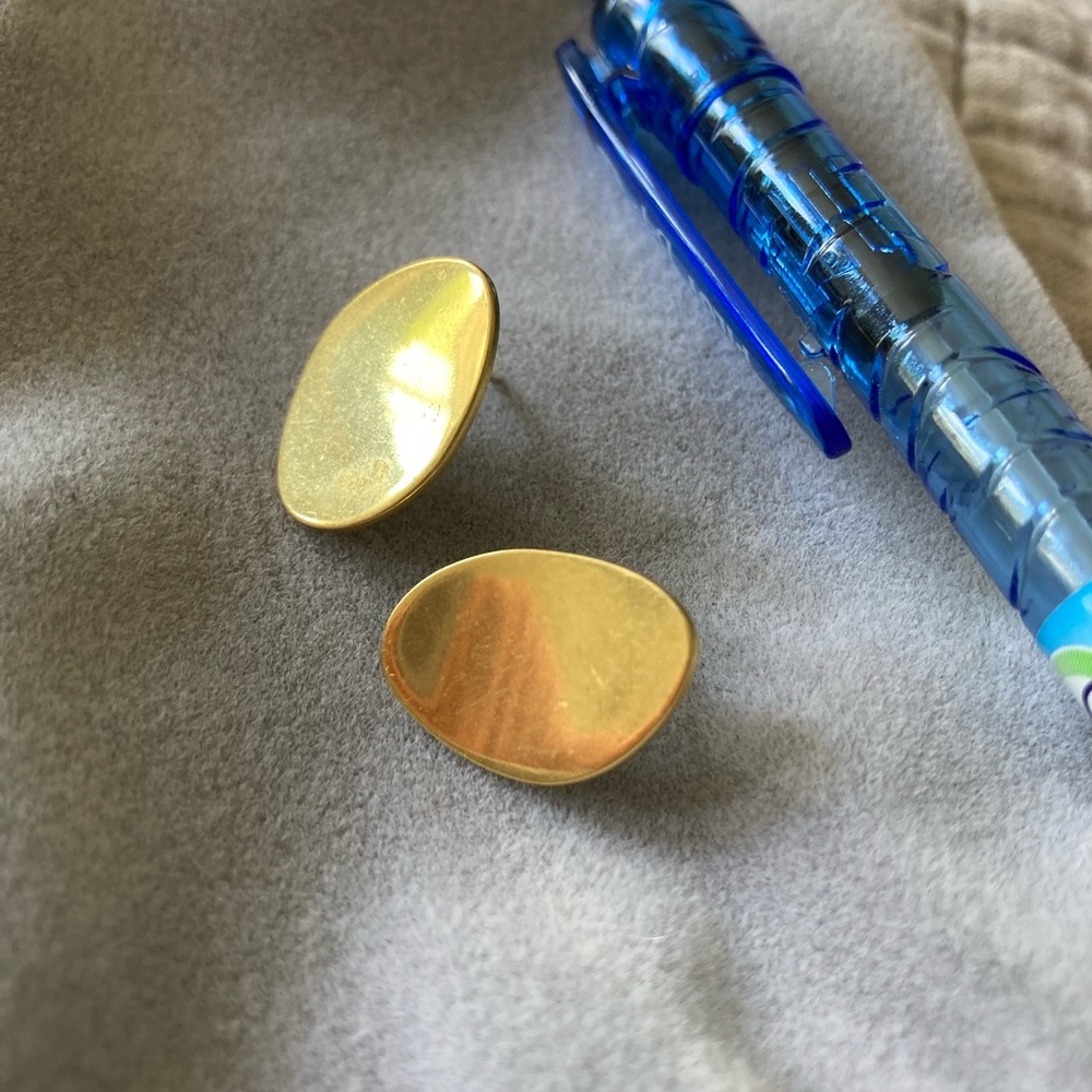 Curved oval earrings